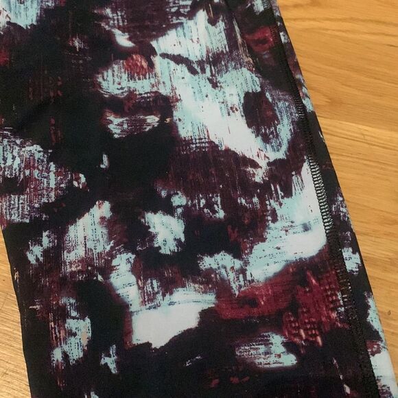 Lululemon Sz 6 Tranquil High Rise Roll Down Crop Kara Blossom Capri Pants EUC - Picture 2 of 4